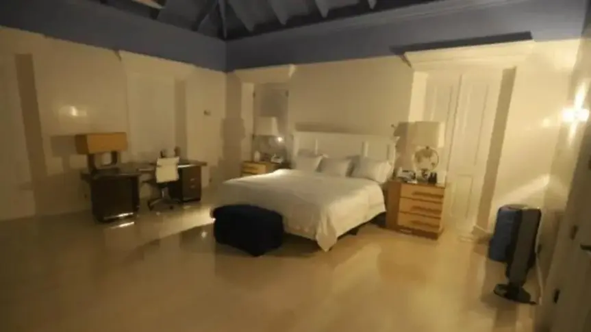 СНИМКИ: Изтекоха кадри от скандалния частен остров на сексуалния престъпник Епстийн