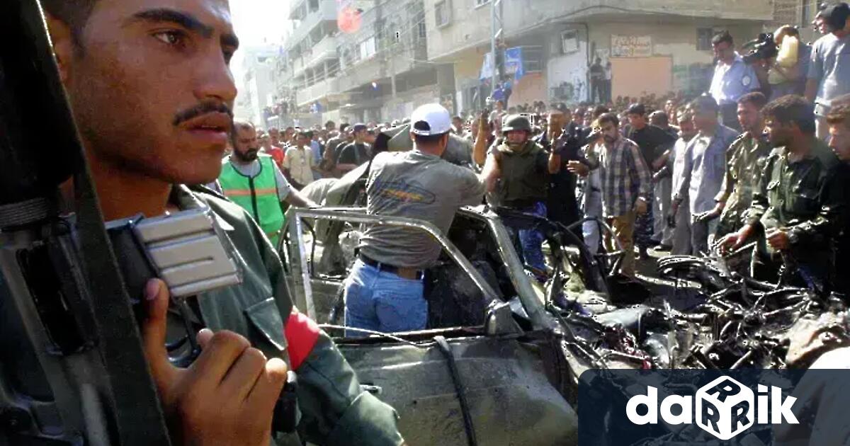 Петдесет и четири палестински двойки се ожениха днес на масова