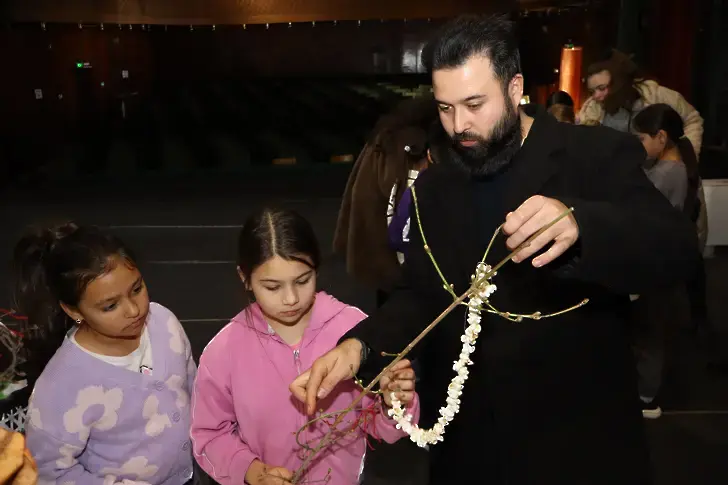 Работилница за коледна украса с кауза в град Левски