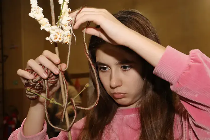 Работилница за коледна украса с кауза в град Левски