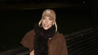 Докато всички протестираха, изплуваха и нови двойки…