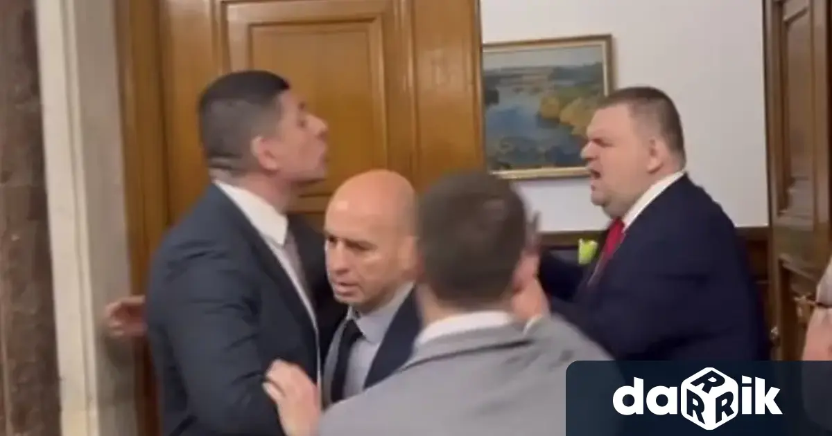 За да бъде освободен от санкционния списък на Магнитски Пеевски