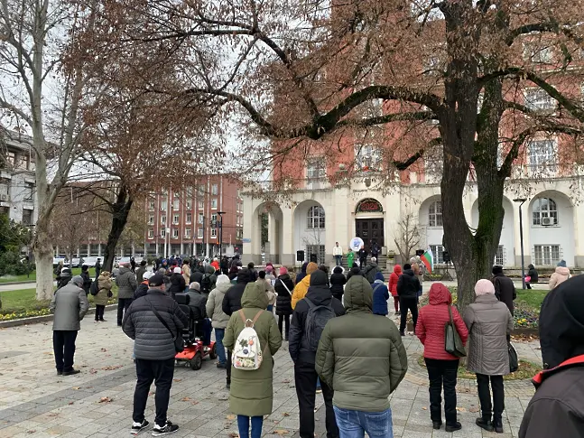От протеста в Плевен тази неделя: Няма власт, по-силна от народа си! А когато се събудят младите, държавата се завръща при тези, на които принадлежи
