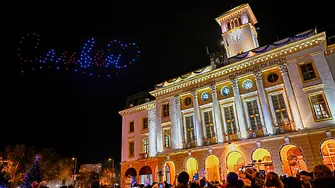 Палят светлините на коледната елха в Сливен