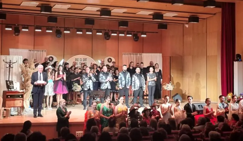 Препълнени зали за концерта по случай 85 години от рождението на незабравимия Емил Димитров, организиран от Община Плевен