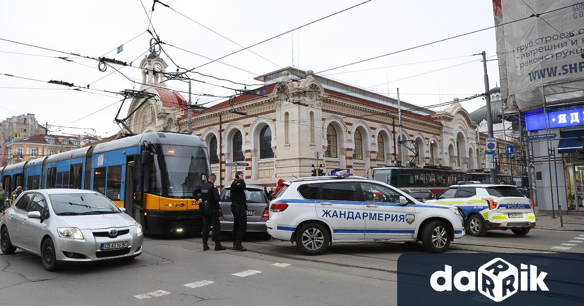Катастрофа между трамвай и лек автомобил в района на Халите