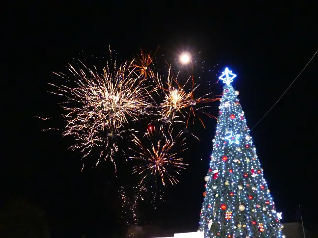 Тържествено запалиха светлините на елхата в Нова Загора