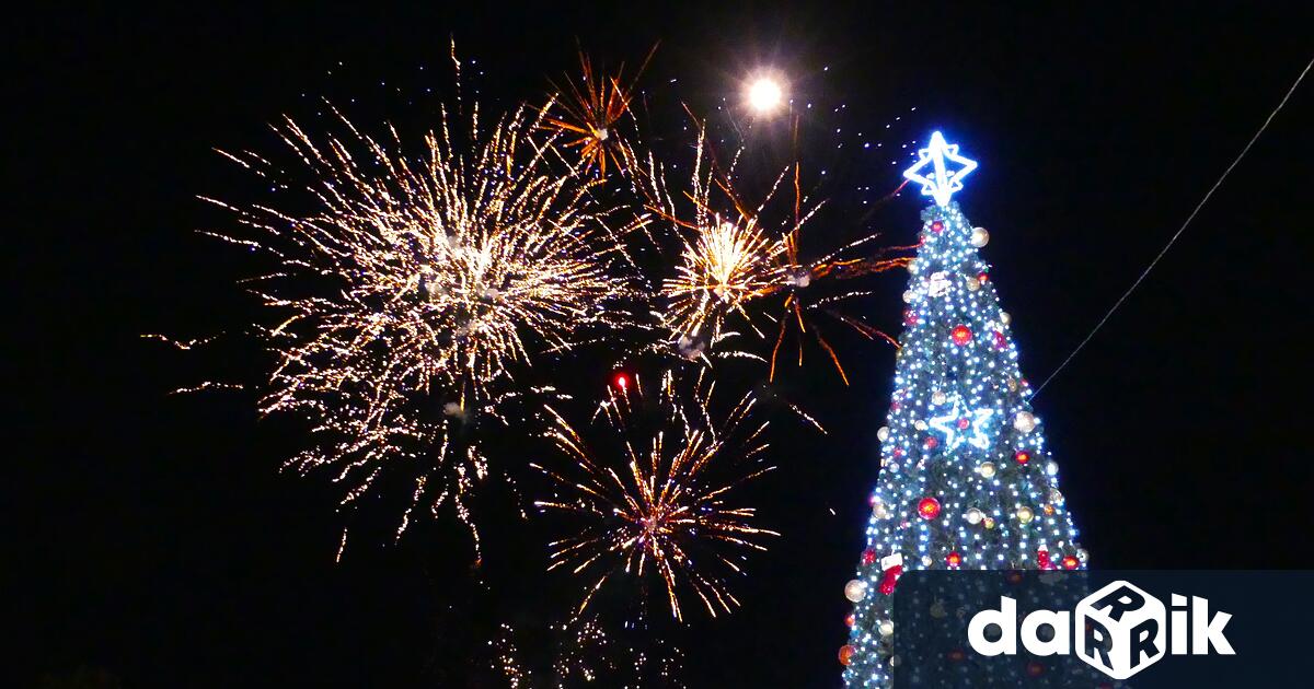 Вълшебен празничен дух завладя Нова Загора На 5 декември светлините