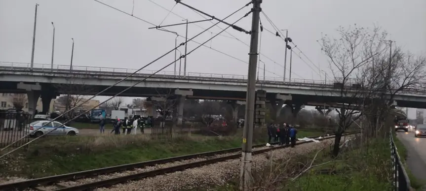16-годишно дете от Враца почина, след като бе блъснато на релсите от преминаващия влак
