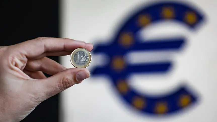 Чейндж бюрата работят на ръба на закона за последна печалба преди влизането в еврозоната