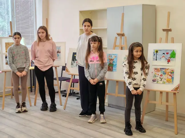 В Мездра наградиха авторите на 21 рисунки в Коледен конкурс