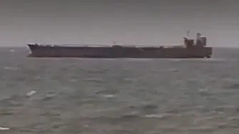 Кораб, плаващ под флага на Гана, е блокиран в Черно море до Ахтопол