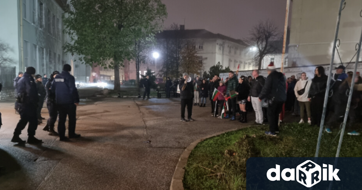 Сигнал в прокуратурата за издевателство над семейството му ще подаде