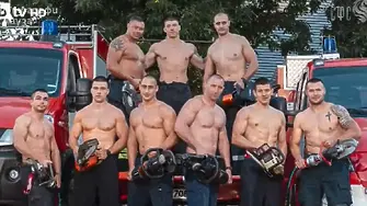 Секси български пожарникари показват мускули в календар с кауза (СНИМКИ)