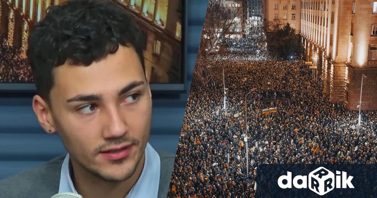 Част от най активните млади протестиращи в лицето на инфлуенсърът