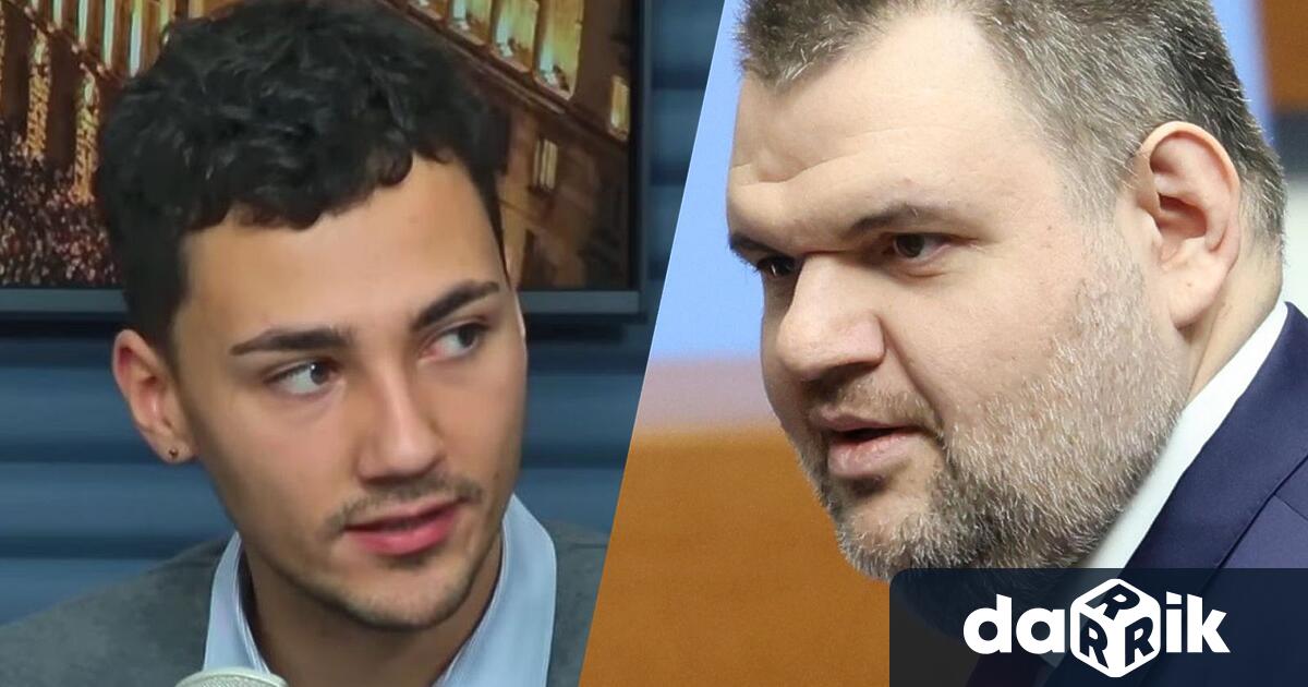 Част от най активните млади протестиращи в лицето на инфлуенсърът