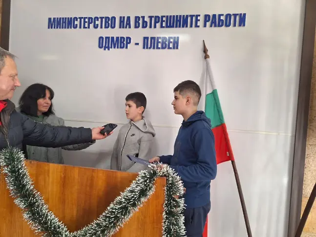 Момчета с големи сърца: Директорът на ОДМВР-Плевен отличи деца за техния жест на доброта