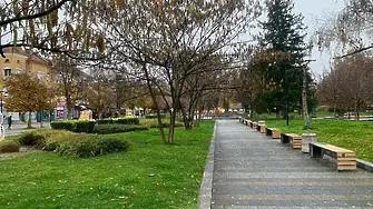 Днес преди обед навсякъде ще преобладава облачно време, а в централните региони ще превалява слаб дъжд