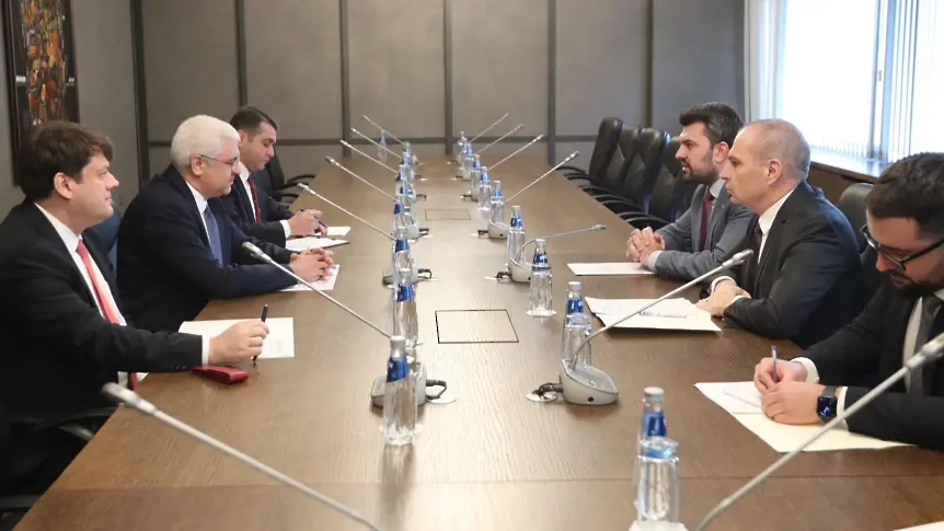 България търси "убежище" за заседналия танкер край Ахтопол