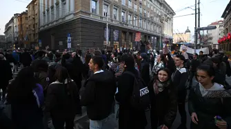 Студенти от НАТФИЗ се събраха на антиправителствен протест