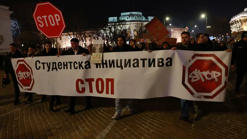 Младите: Ще се борим срещу всеки, който иска да наложи същия модел на управление