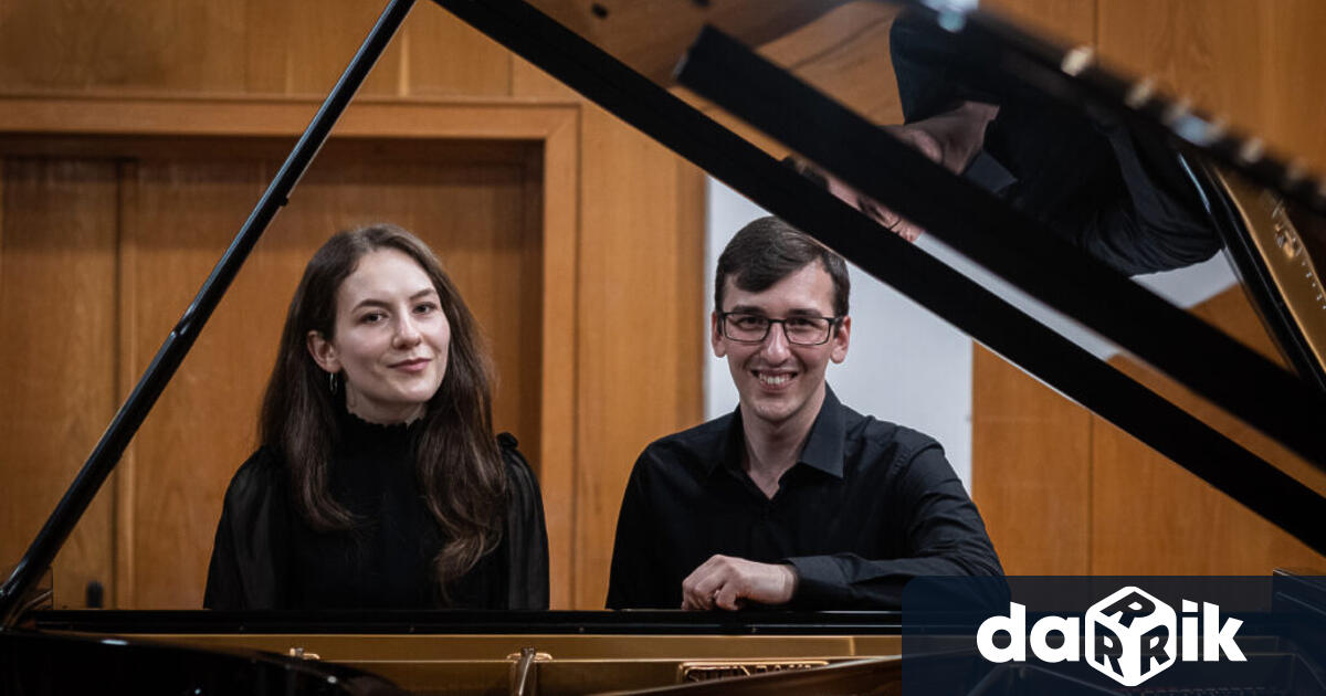 В най магичното време на годината младите пианистиСтефания Русева и