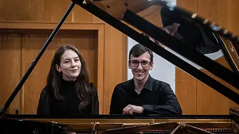  Млади пианисти представят  "Приказки за четири ръце" в зала "Сливен"