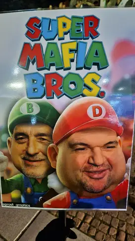 Пловдив се обедини на площад „Съединение“: „Оставка!“ и „Шиши вън!“ огласиха Центъра