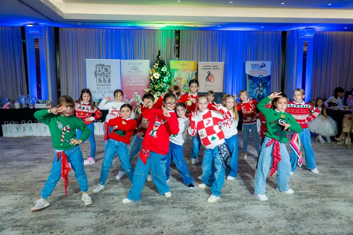  Урок по добрина, благотворителност и човещина бе Коледният благотворителен бал по надпис „ ВСИЧКИ БЪЛГАРСКИ ДЕЦА СА РАВНИ ” 