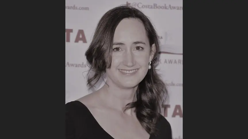 Едва на 55: Почина писателката Софи Кинсела