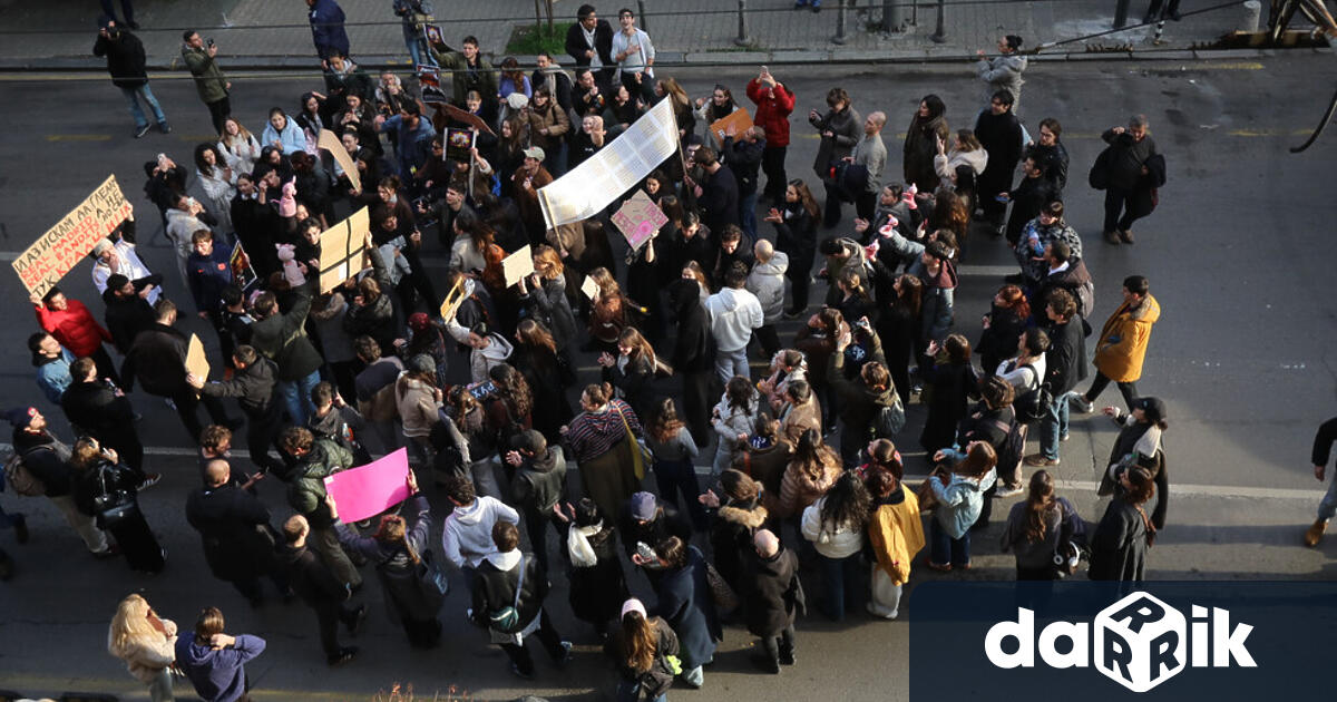 В ранния следобед в сряда студенти от НАТФИЗ започнаха да