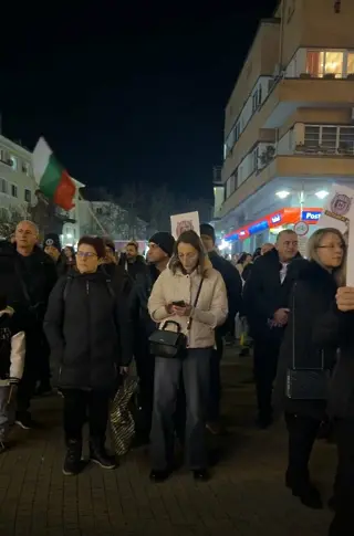  Стотици излязоха на митинг в Сливен против модела на ръководство на страната 