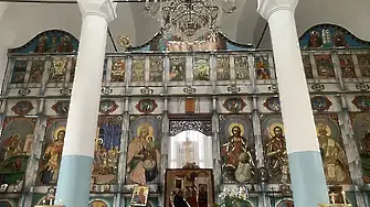 Църквата почита днес Светите мъченици Евстратий, Авксентий, Евгений, Мардарий и Орест, и Св. девойка Лукия