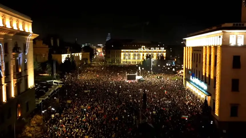 Десетки задържани на антиправителствения протест в София