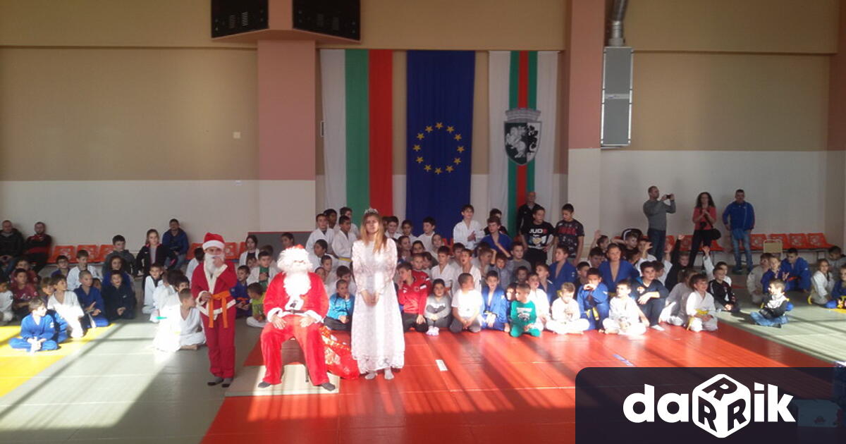 Зала Васил Левски предстои да се превърне в арена за