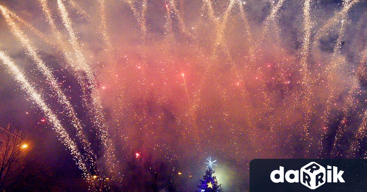 Коледните празници в Сливен започнаха с тържествено запалване на светлините