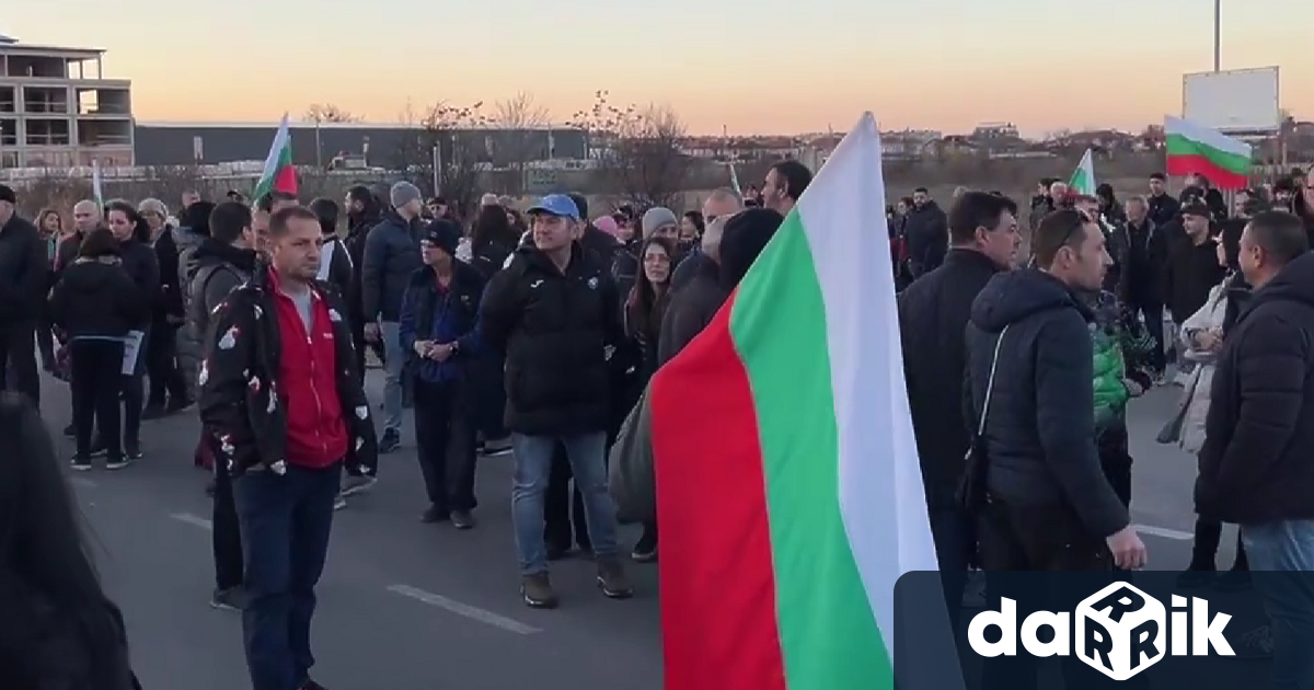 Десетки граждани блокираха днес следобед движението по Околовръстното шосе на