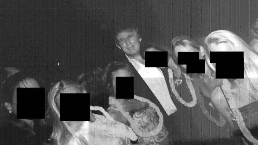 Публикуваха кадри на Тръмп, Клинтън и бившия принц Андрю от имот на Епстийн (СНИМКИ)