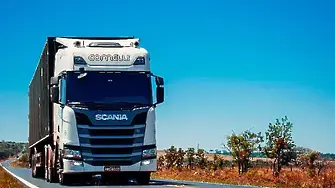 Километрични опашки от тирове по границата с Турция