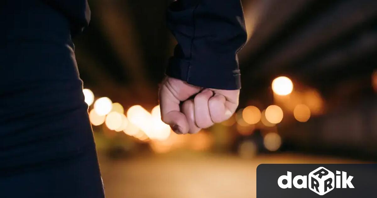 Двама мъже са задържани от служители на РУ Пазарджик за нанесени