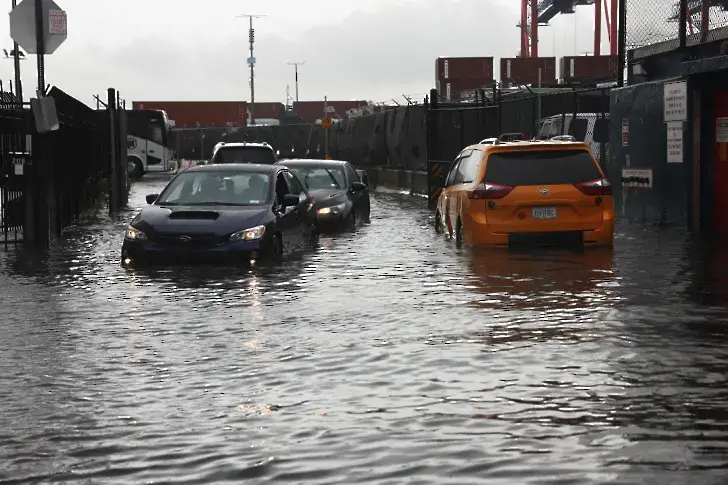 Порои предизвикаха наводнения и евакуации в редица американски щати