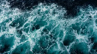 Мощна вълна повлече група къпещи се в морето, четирима са загинаха