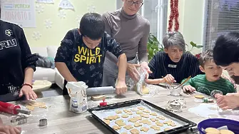 Работилница с аромат на коледни бисквитки в град Левски