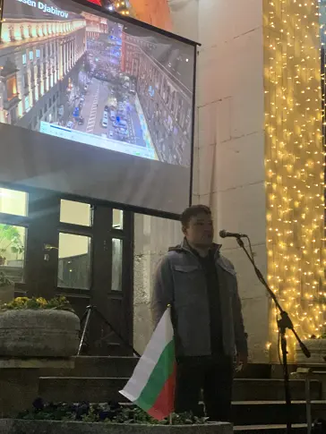 Стотици се събраха в центъра на Плевен на протест срещу управляващите