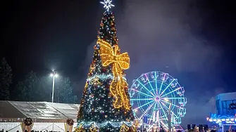 Празнично шествие и богата програма за запалването на светлините на коледната елха