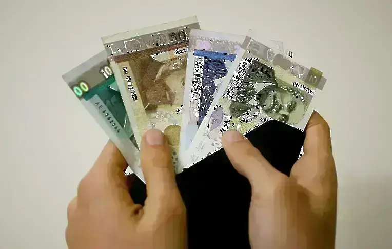 Средният осигурителен доход за октомври - по-нисък от този за септември