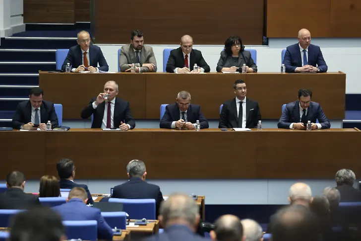 Край на дебатите: Ясно е кога гласуват вота на недоверие към кабинета “Желязков”