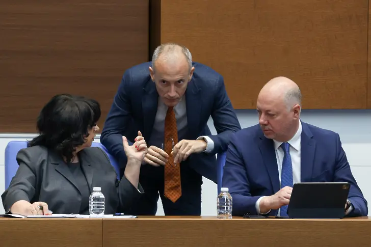 Спор за бюджета: Теменужка Петкова и Красимир Вълчев влязоха в конфликт с Асен Василев