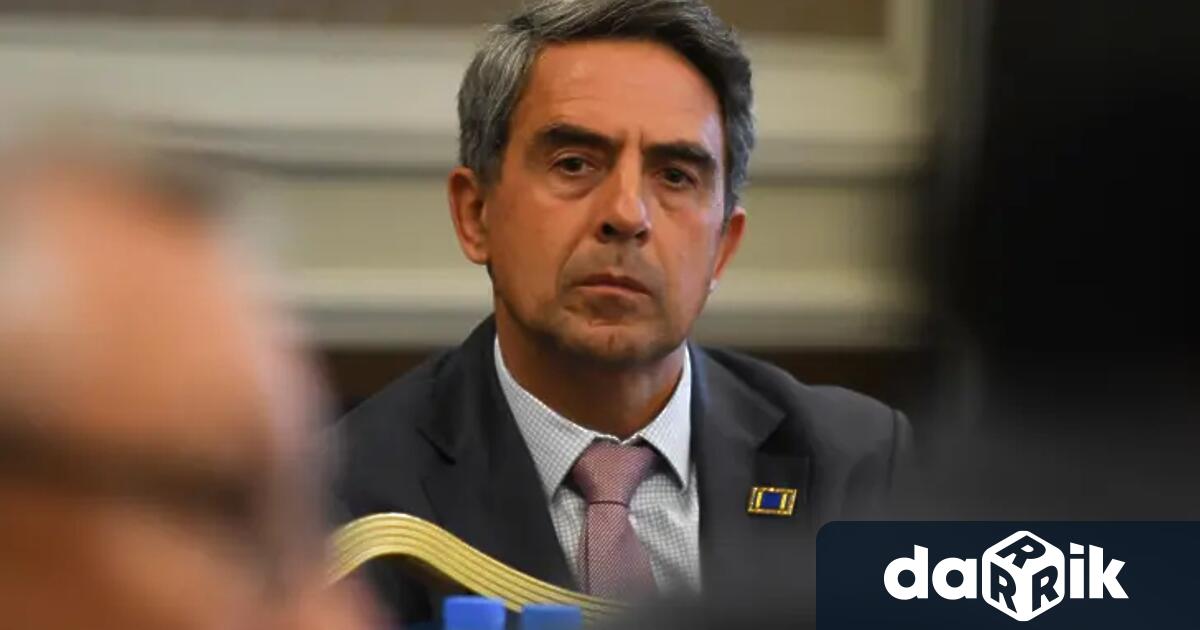 Президентът на Република България 2012–2017 Росен Плевнелиев коментира пред БНТ