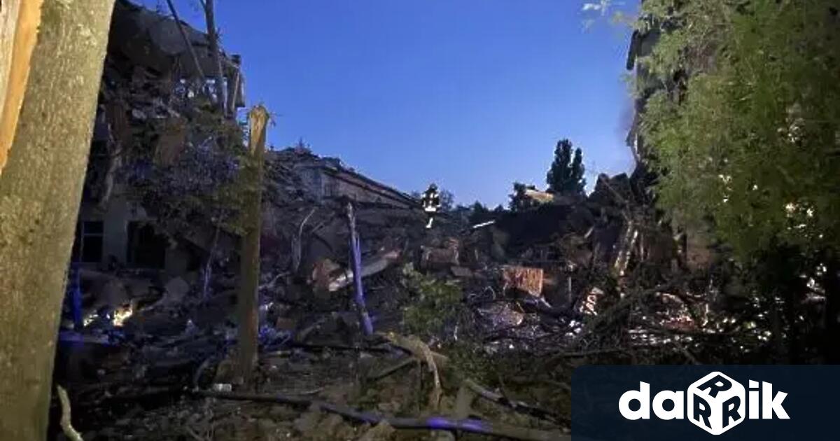 Руски атаки с дронове прекъснаха електрозахранването в северния украински град